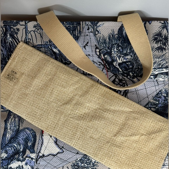NEW Dior Around The World Lt’d Ed Large Straw Tote with Removable Hard Bottom - Picture 8 of 9